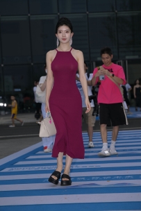 【精选街拍】Vol.3379 优雅红色长裙 [87P-1.69GB]