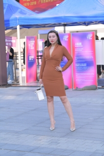 【精选街拍】Vol.3690 简约黄色修身裙 [113P-2.12GB]